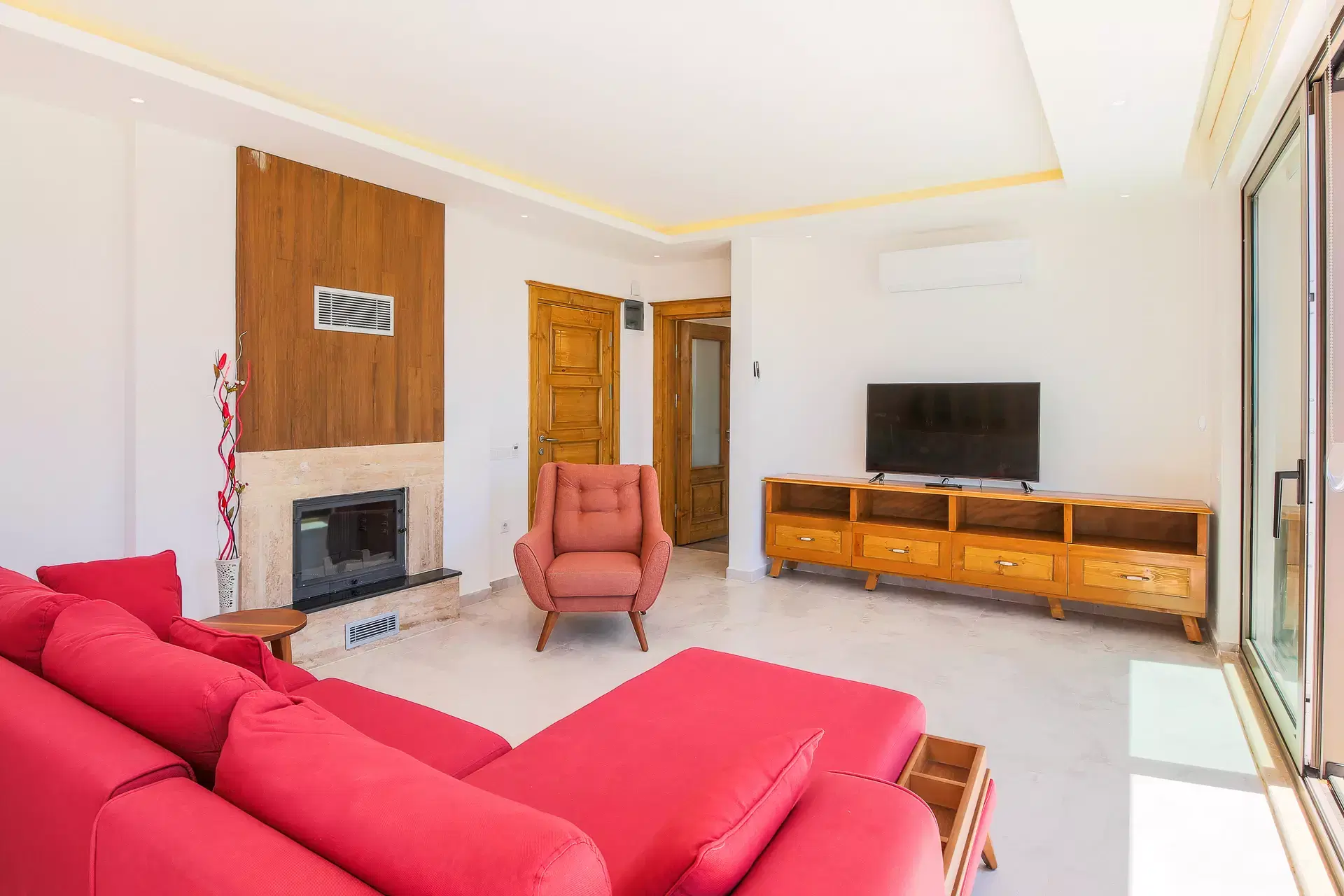 Secluded Sea‑View Romantic Escape image 4 of 23